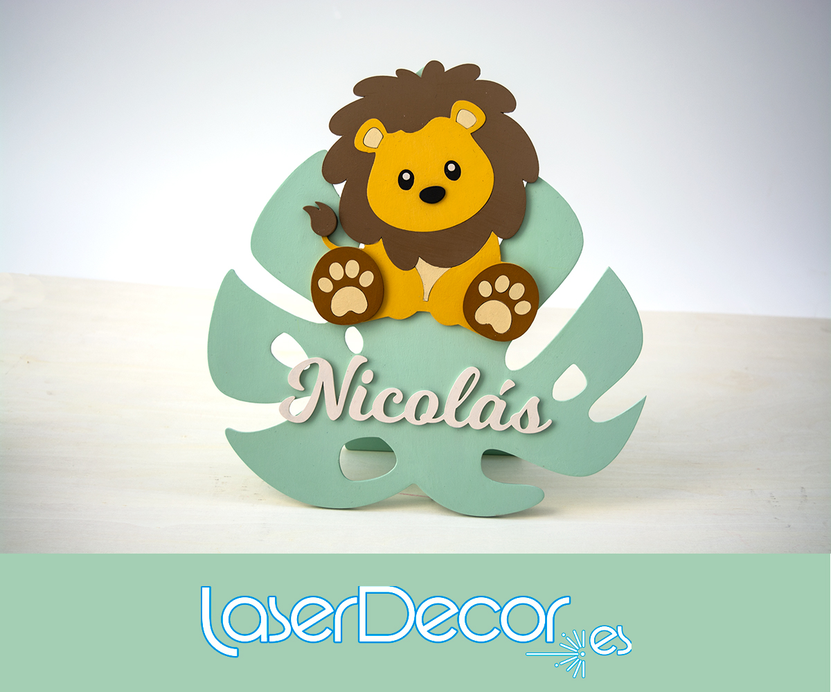 Placa hoja león con nombre.